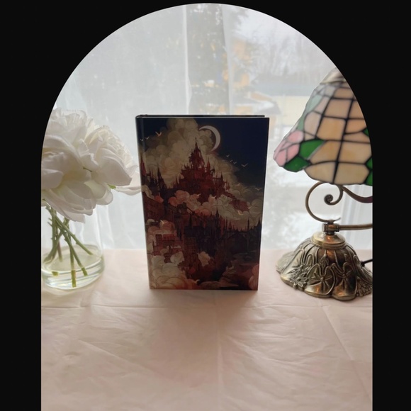 Illumicrate - Mistress of Lies - Picture 4 of 6